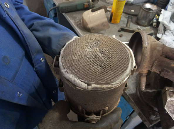 Анализатор металлов X-MET 8000 SMART для автомобильных катализаторов